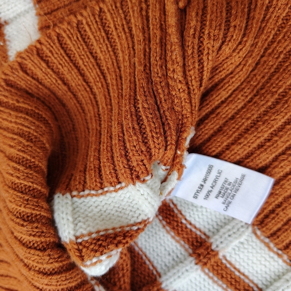 V-Neck Cable Knit Sweater - Tan - Picture 5 of 5